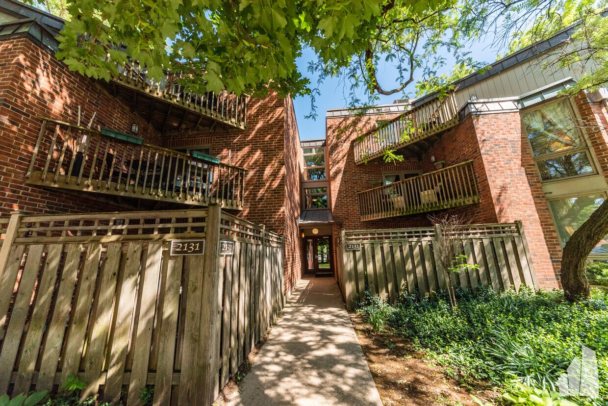 Foto principal - 2131 N Larrabee St
