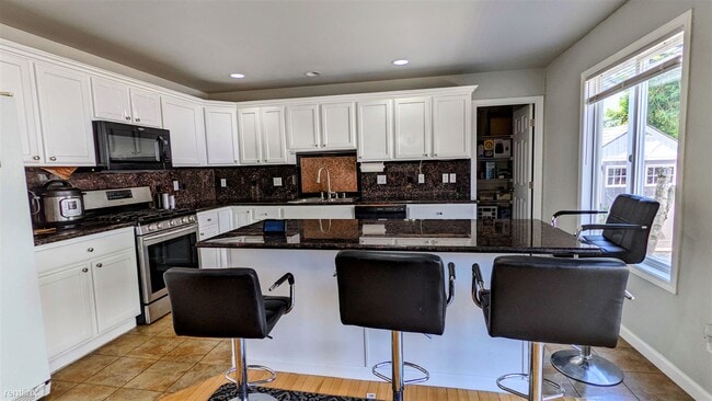 Building Photo - 3 br, 2.5 bath House - 4929 140th Street S...