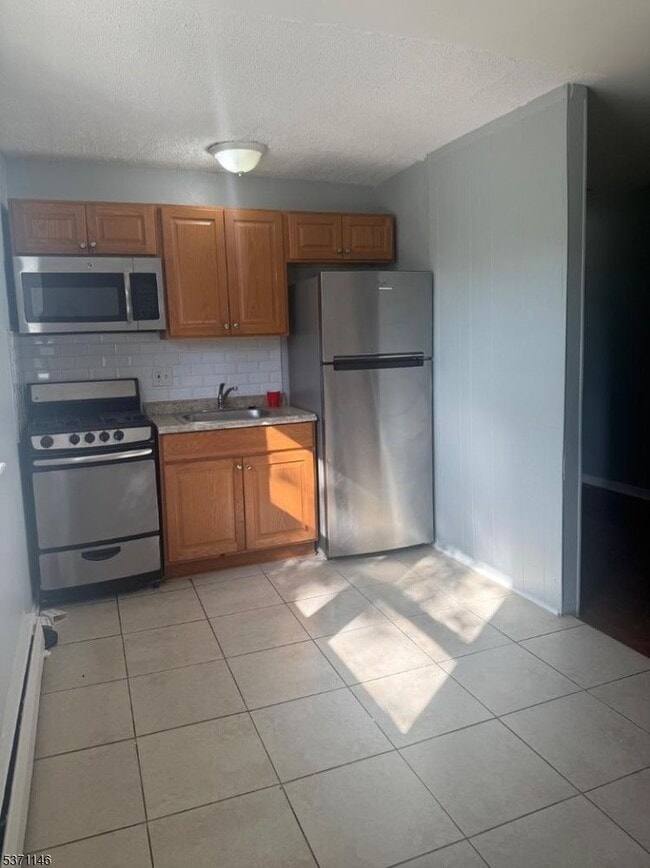 Foto del edificio - 711 Plainfield Ave
