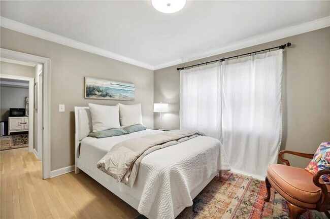 Building Photo - 4810 Lake Forrest NE Dr