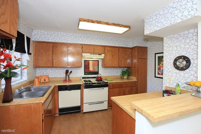 Building Photo - 18414 Jakes Way
