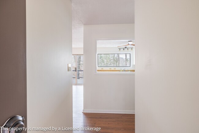 Foto del edificio - 418 Fiddlers Ghost Cir