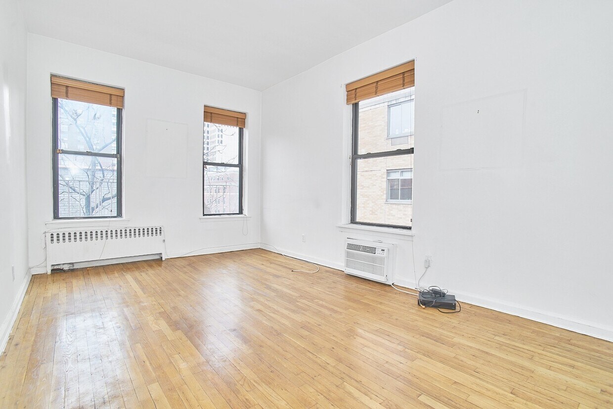 Primary Photo - 140 Claremont Avenue