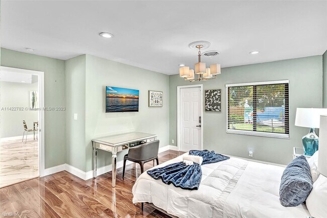 Foto del edificio - 3 br, 3 bath House - 1406 NE 62nd St 0