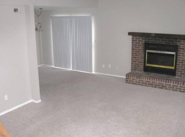 Foto del edificio - 7549 Castleton Farms West Dr