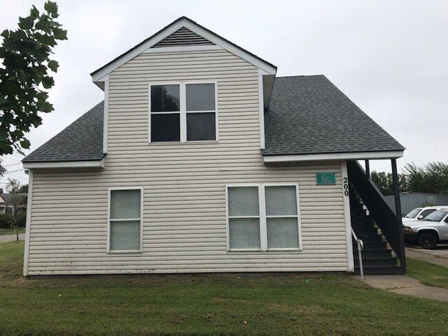 Building Photo - Updated 2 bedroom apartment in Portland no...