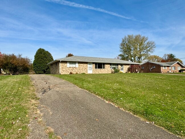 Building Photo - 7417 Rob St NW