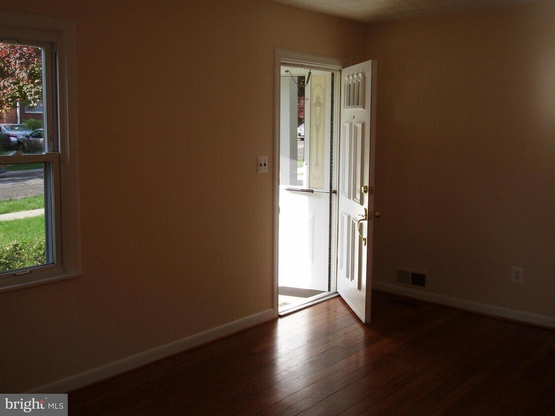 Primary Photo - 3010 Ferndale St