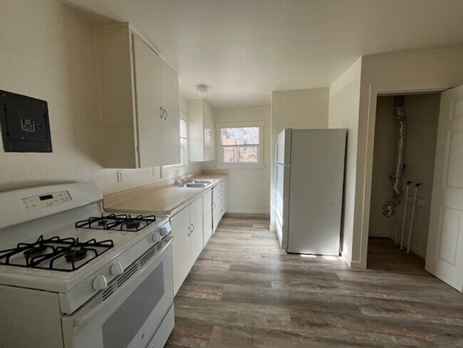 Foto del edificio - Pine Creek Village, Bishop, CA