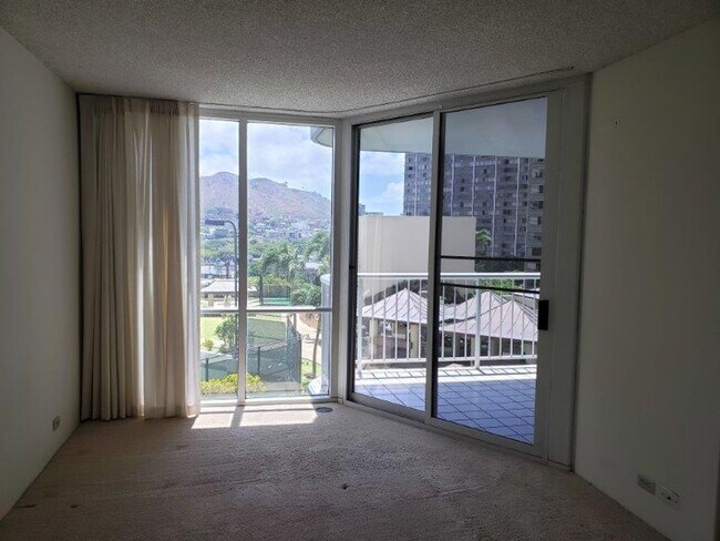 Foto del edificio - Honolulu Park Place - 1 Bedroom, 1 bath Condo with 2 parking stalls