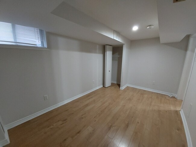 Building Photo - 32 Ridgeway Av