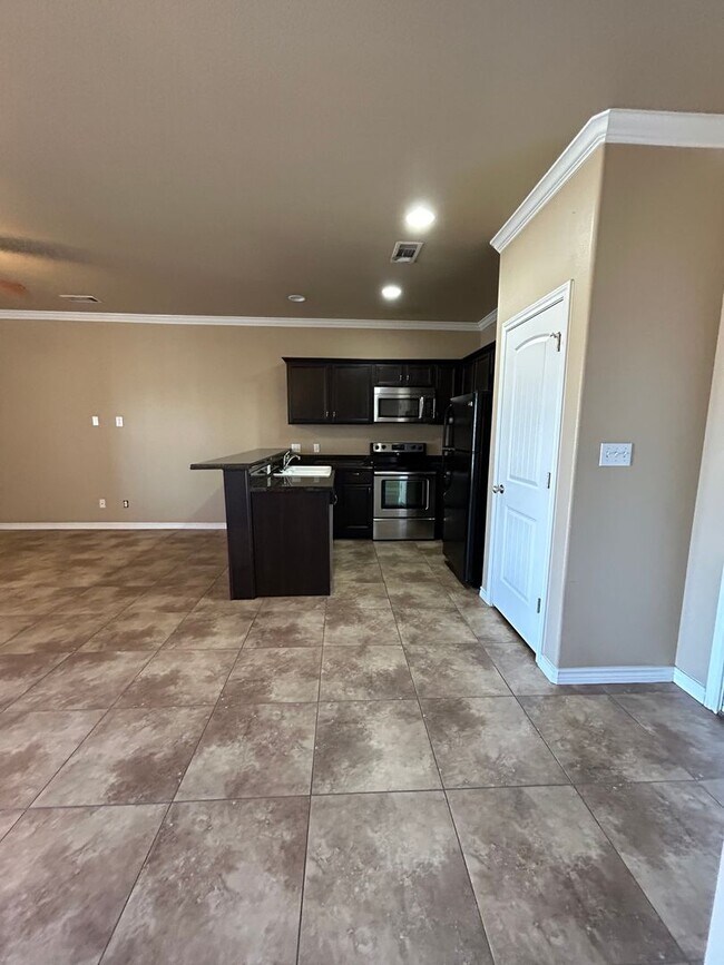 Building Photo - LEASED!!!!!!!  Beautiful Townhome located ...