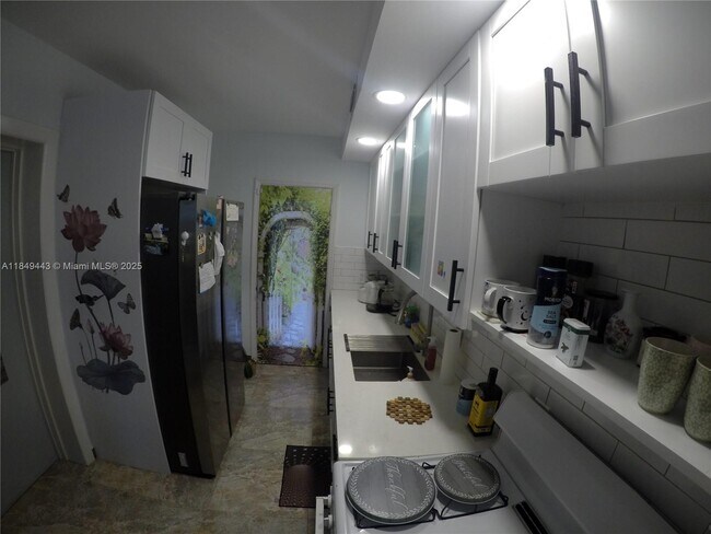 Foto del edificio - 1698 NE 182nd St