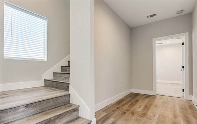 Foto del edificio - LUXURY ALAMO HEIGHTS TOWNHOME