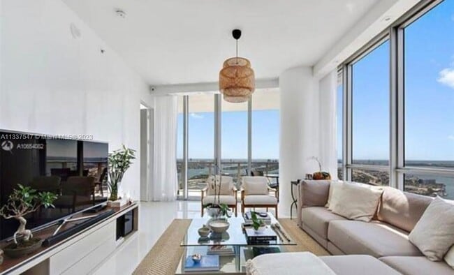 Building Photo - 1100 Biscayne Blvd