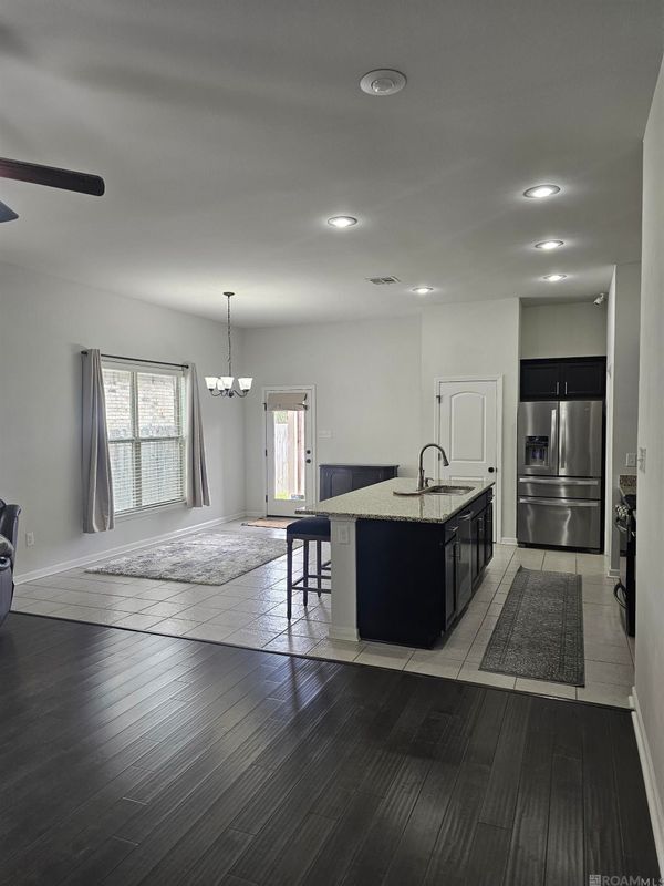 Foto del edificio - 7961 Brown Hickory Ave