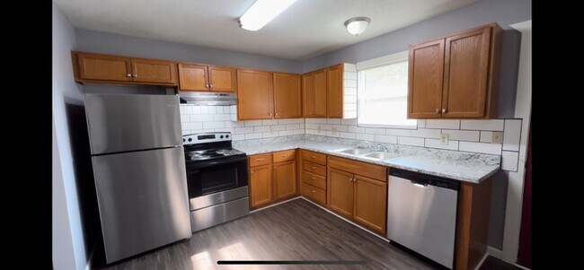 Building Photo - 1328 S Everett Ave