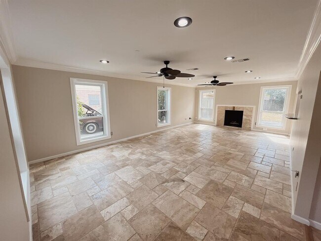 Building Photo - 15411 Pebble Bend Dr