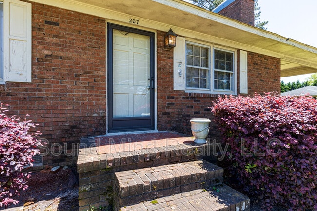 Foto del edificio - 207 S Alston St