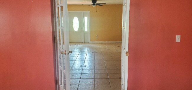 Building Photo - 131 SE Serenata Ct