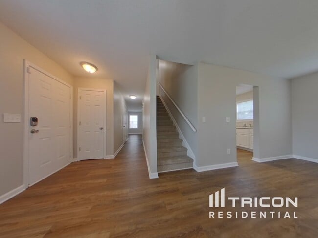 Building Photo - 400 Castle Ridge Dr
