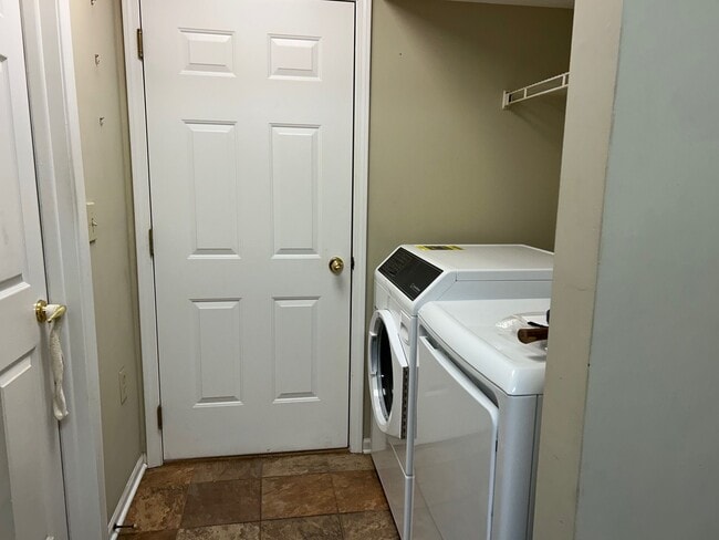 Foto del edificio - 88 Woolsey Ct