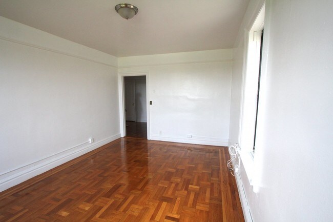 Building Photo - 2105 Burr Ave