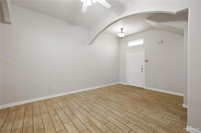 Foto del edificio - 1521 W McIntyre St