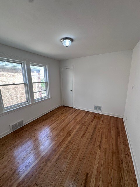 Foto del edificio - 6204 S McVicker Ave