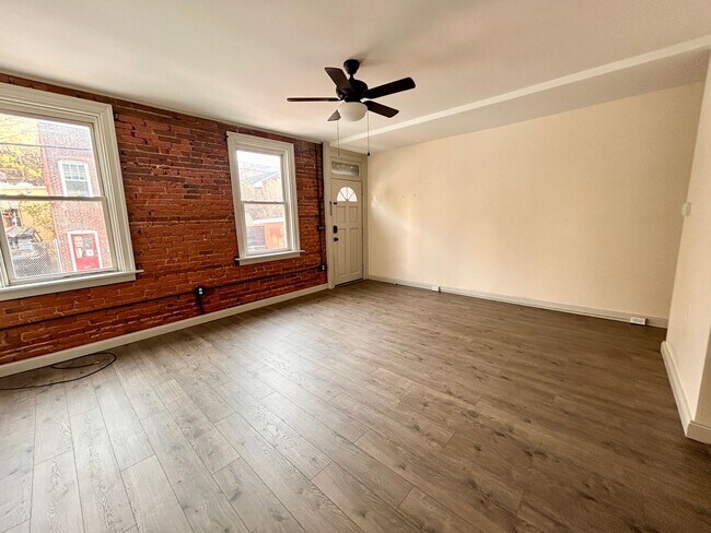 Foto del edificio - Charming 3 Bedroom Lancaster Home with Yard and Laundry Hookups!