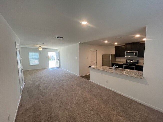 Foto del edificio - Newly Built 3 Bedroom 2.5 Bath in New Sava...