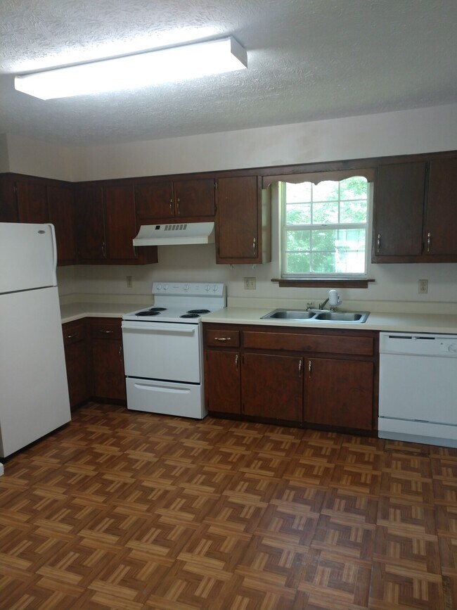 Building Photo - 709 Littlebrook Rd
