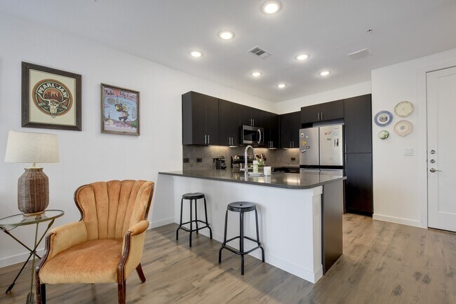 Foto del edificio - 4801 Springdale Rd