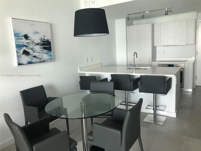 Foto del edificio - 501 NE 31st St