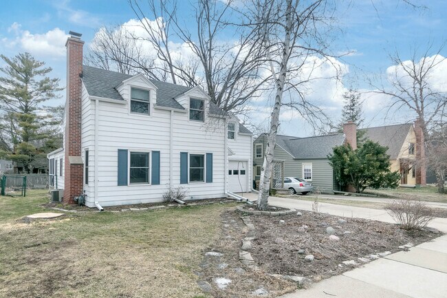 Building Photo - 3742 Ross St