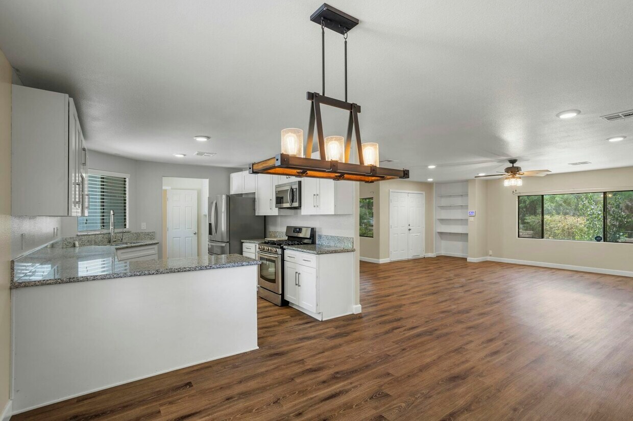 Foto principal - 30830 Triple Crown Rd