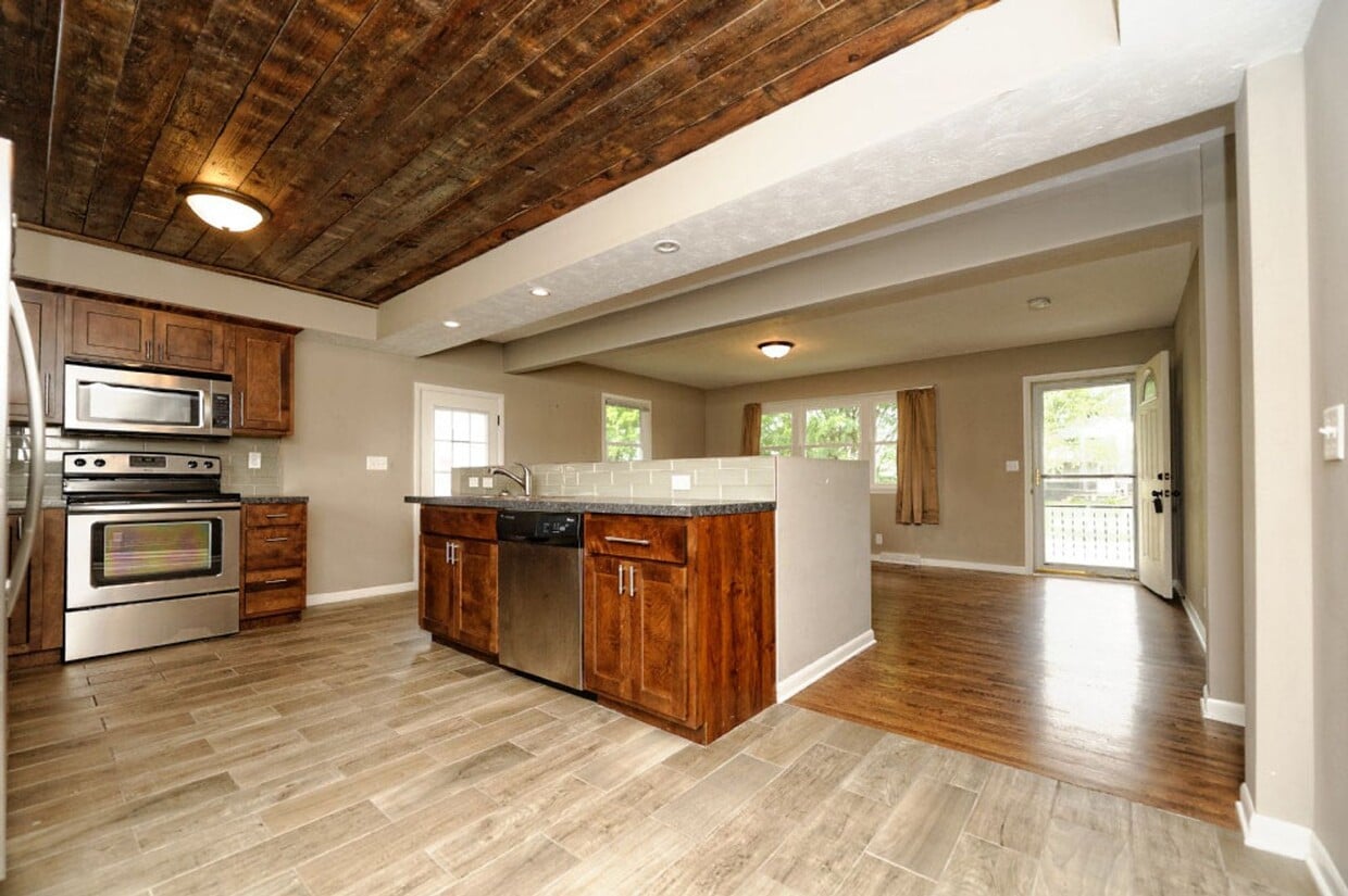4 Bedroom / 2 Bath Home Available Now! - 4 Bedroom / 2 Bath Home Available Now!