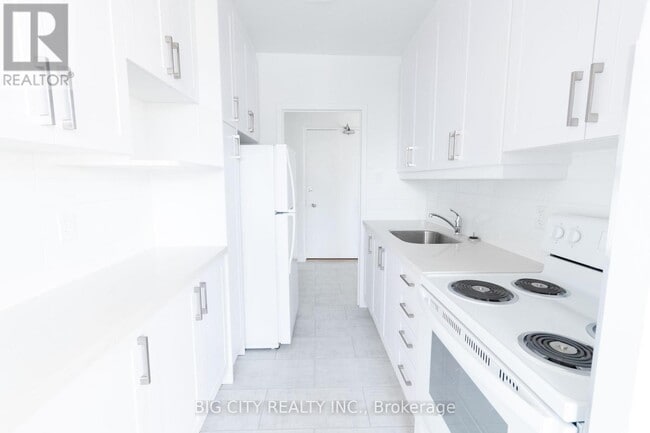 Building Photo - 29 Upper Canada Dr