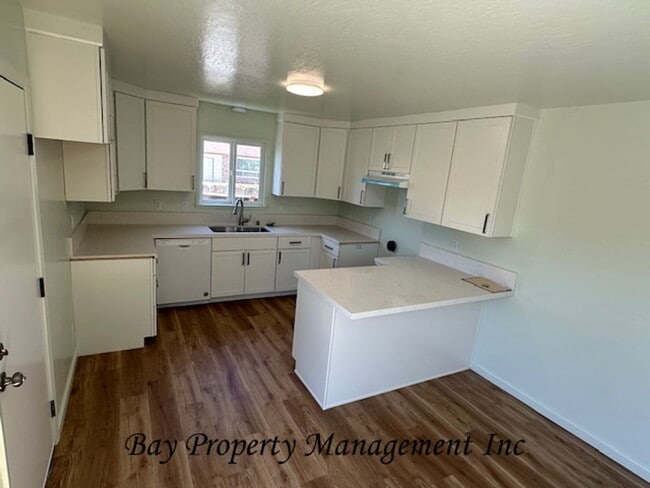 Foto del edificio - Beautifully Updated 3 Bedroom Home on a Corner Lot