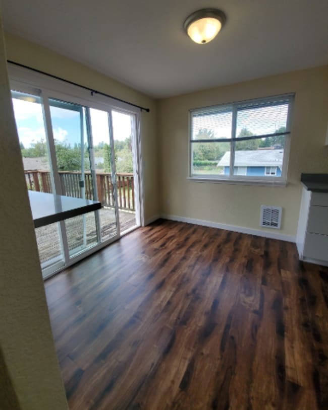 Building Photo - 6 bedroom, 2 bath home in Roosevelt Neighborhood!