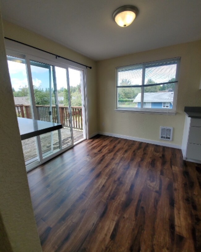 Foto del edificio - 6 bedroom, 2 bath home in Roosevelt Neighborhood!