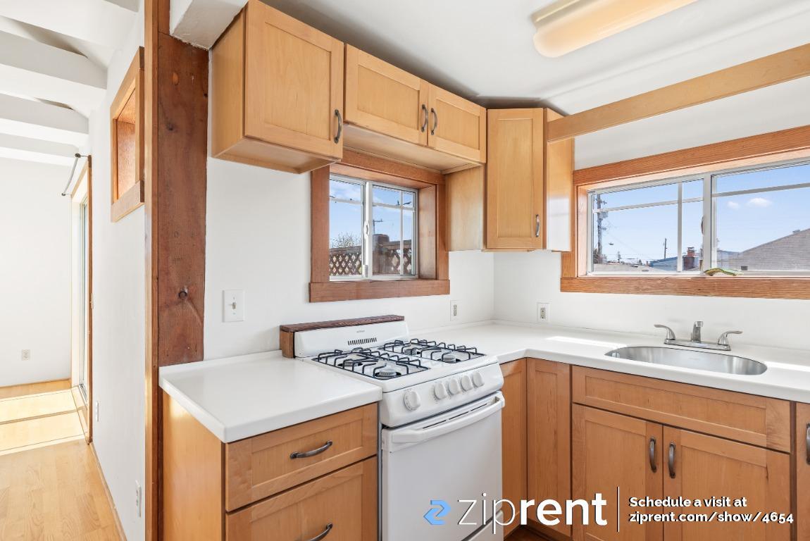 Primary Photo - 1190 Ocean Ave