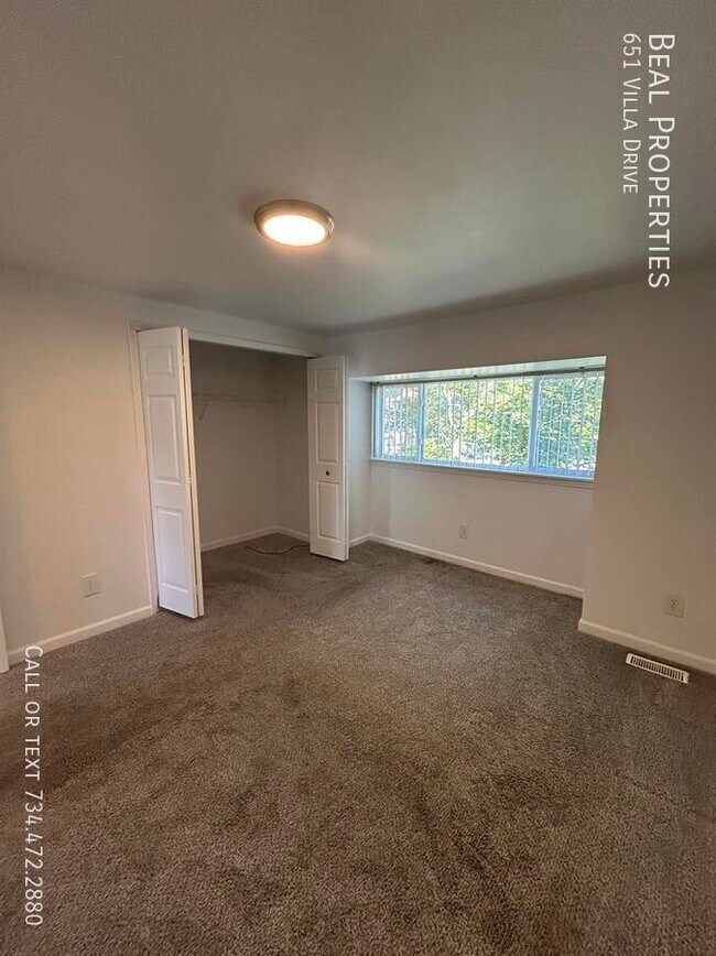 Building Photo - 651 Villa Dr