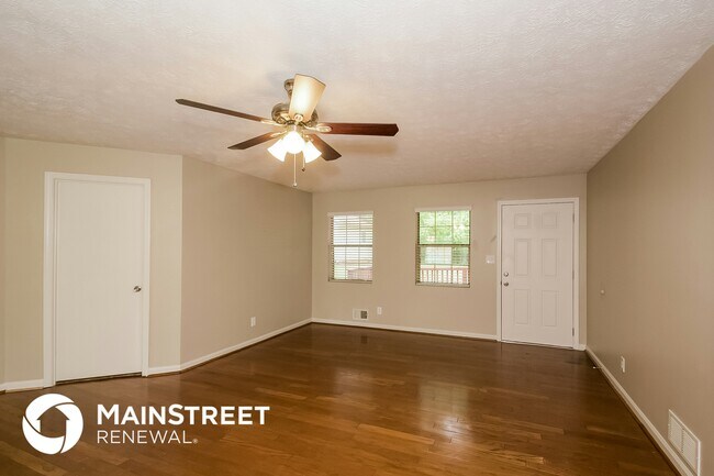 Foto del edificio - 380 Pleasant Valley Rd