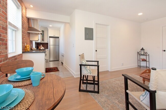 Foto del edificio - 378 Claremont Ave