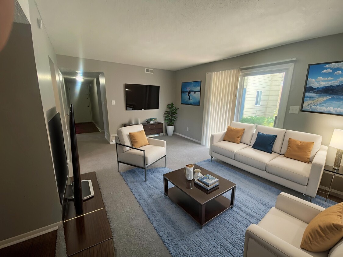 Foto principal - 73 Manor Dr