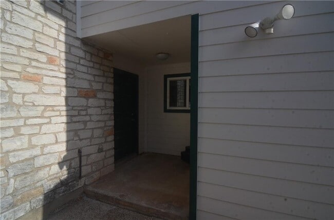 Building Photo - 6420 Westside Dr