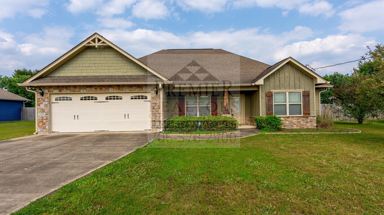 9 Greyhawk Ct, Fort Mitchell, AL 36856 House Rental in Fort Mitchell