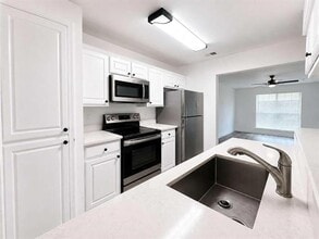 Building Photo - 305 N Arizona Dr