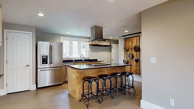 Building Photo - 268 Burncoat St